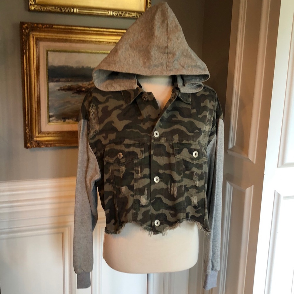 Cropped jacket. New/Never worn